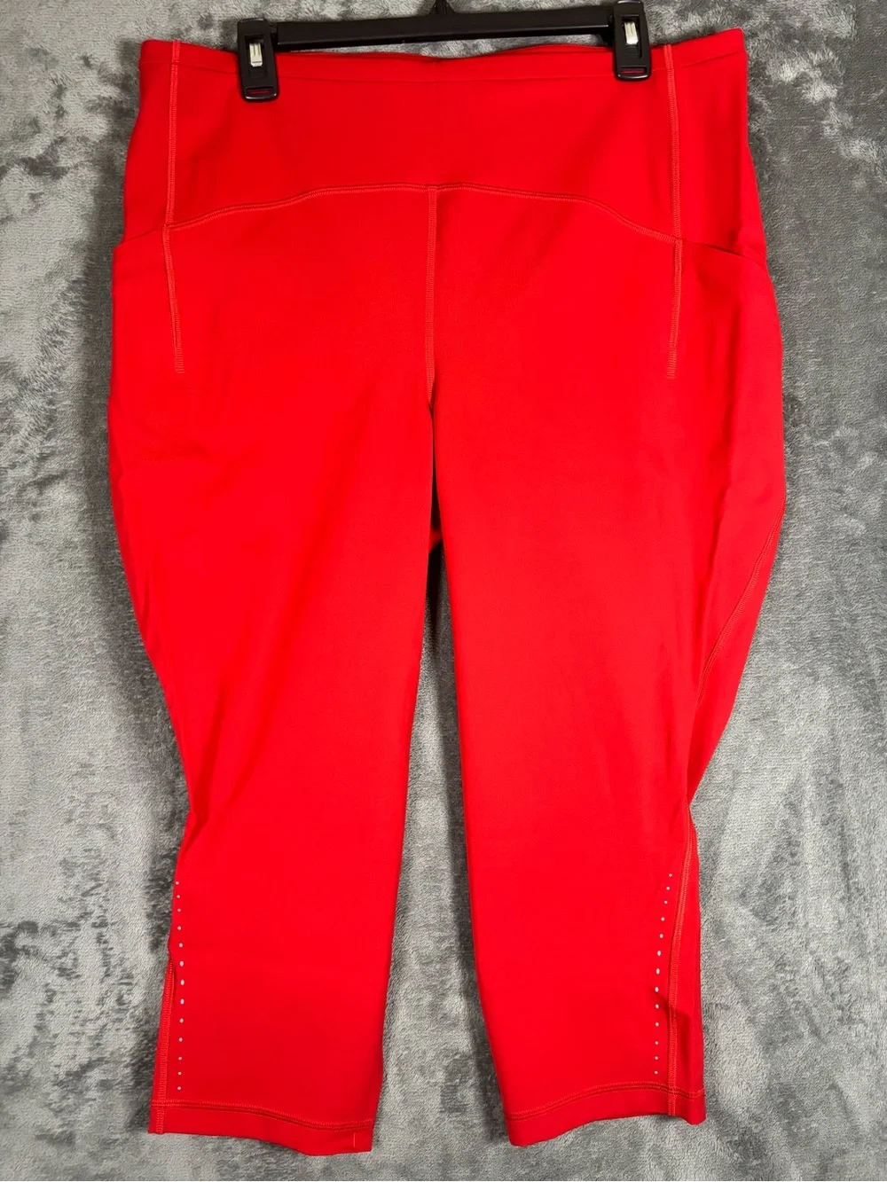 NWOT Lululemon Red Cropped Leggings Size 16‎